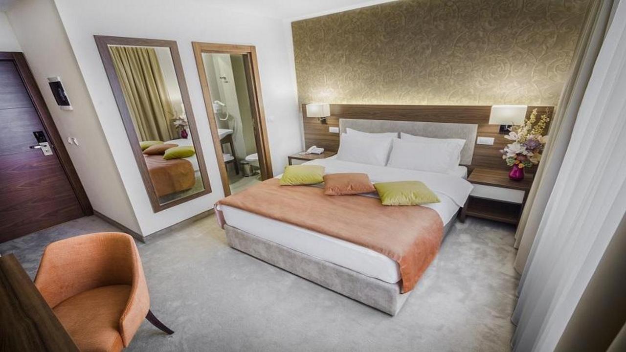 Hotel Marshal Garni Белград Экстерьер фото